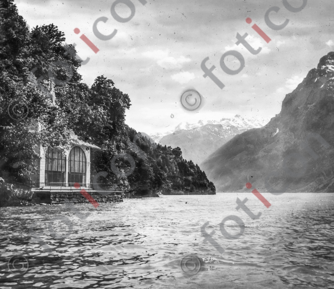 Die Tellskapelle am Viewaldstätter See | The Tell&#039;s Chapel at Lake Lucerne - Foto simon-156-083-sw.jpg | foticon.de - Bilddatenbank für Motive aus Geschichte und Kultur